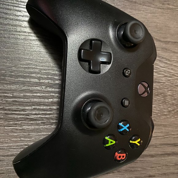 Black Xbox One Controller - Picture 2 of 7